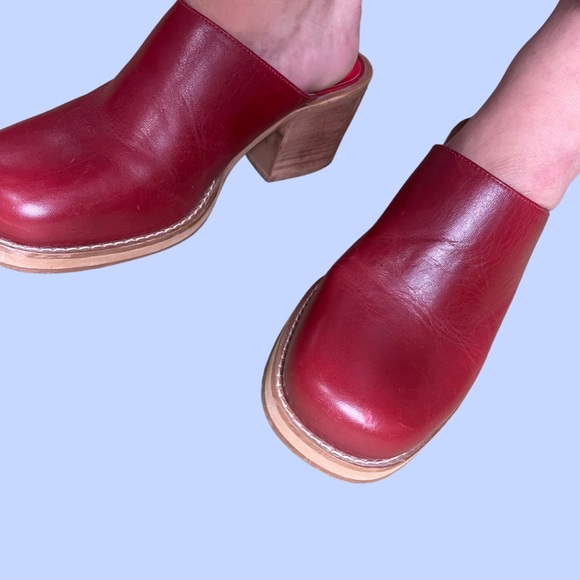 Chunky Red Leather Clogs - Picture 7 of 7